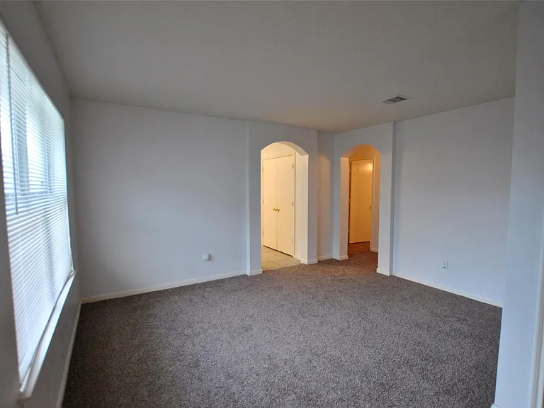 19007 S Whimsey Dr — Photo 2