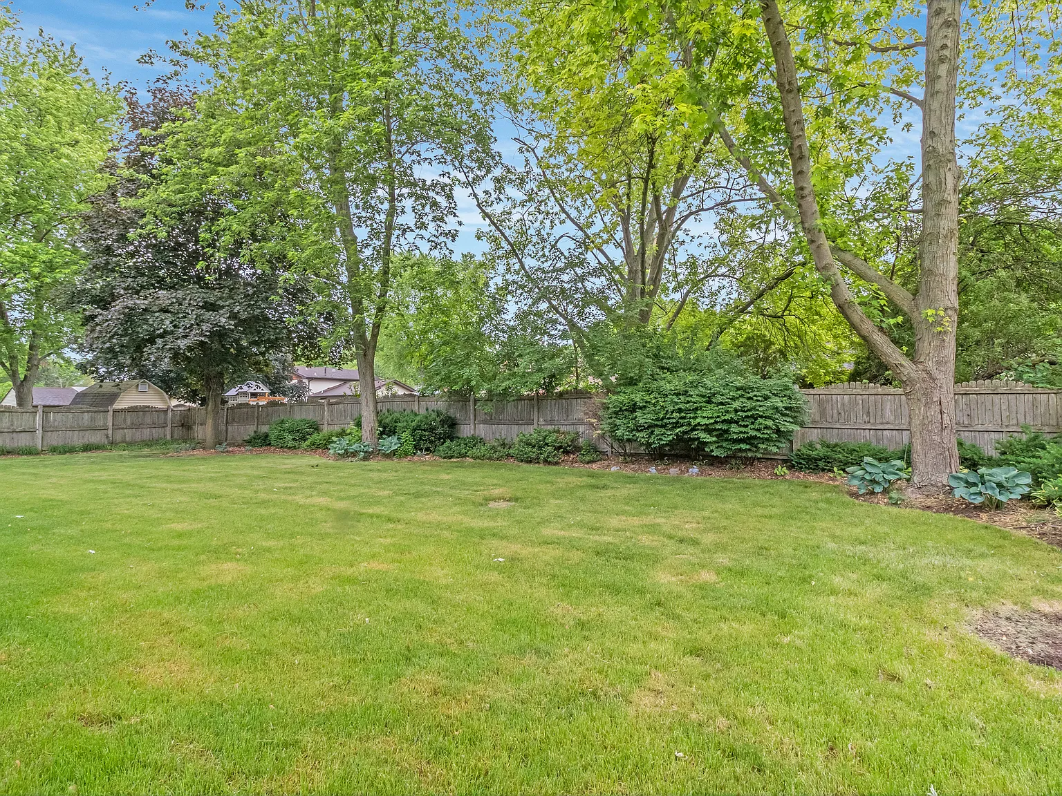 3 bed, 2341 sqft, $3,550 — Photo 3