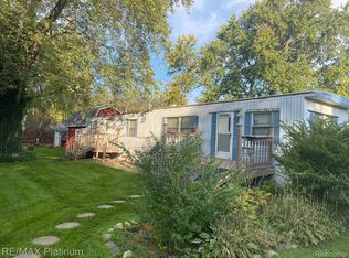 2678 Gary Ave, Brighton, MI
