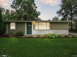 870 Pine Tree Rd, Lake Orion, MI 48362