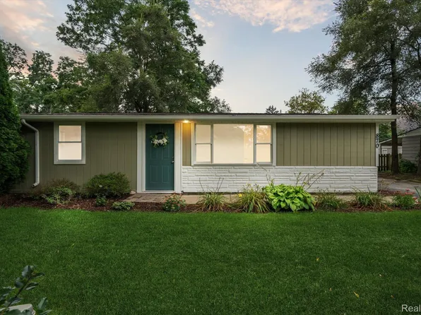 870 Pine Tree Rd, Lake Orion, MI 48362