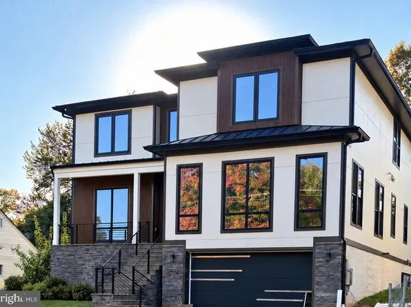 2110 Pimmit Dr, Falls Church, VA 22043