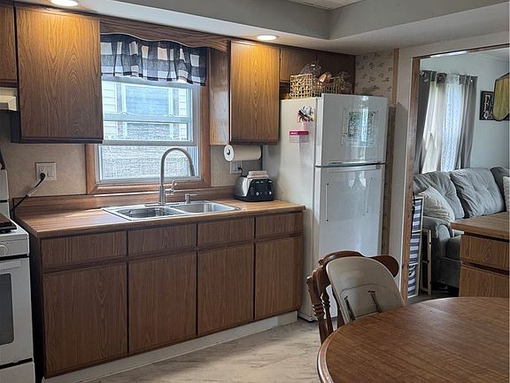 3rd image of 113 Floradale Ave