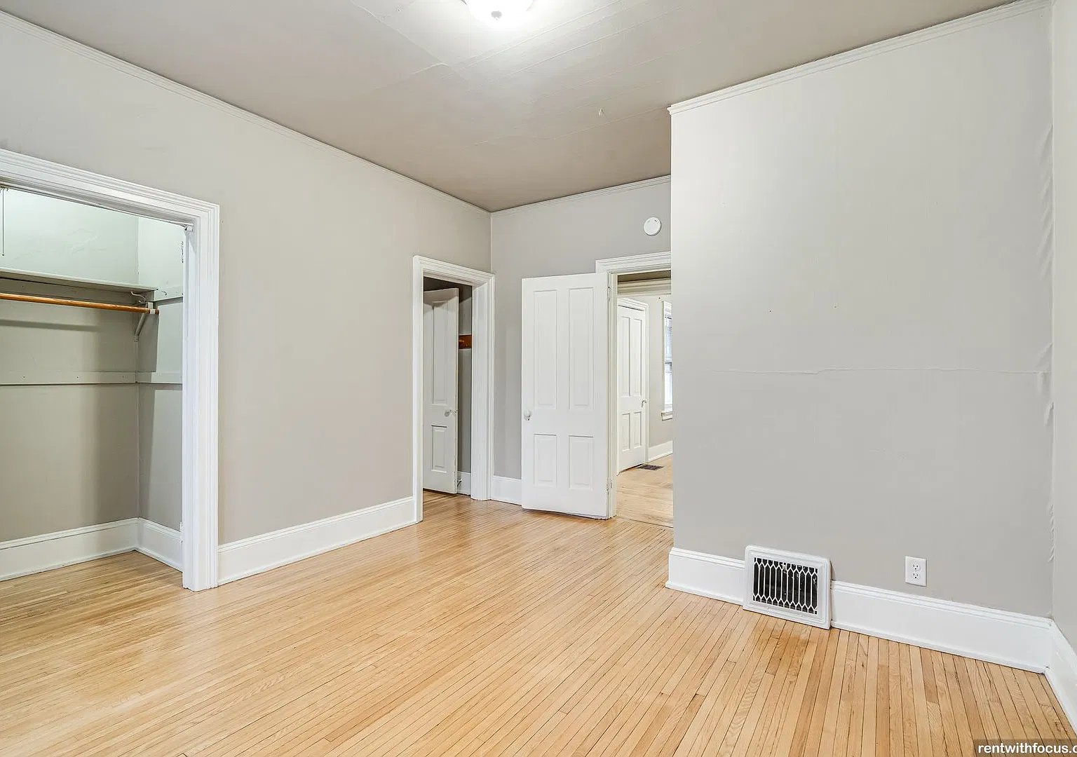 124 E Franklin Avenue — Photo 4