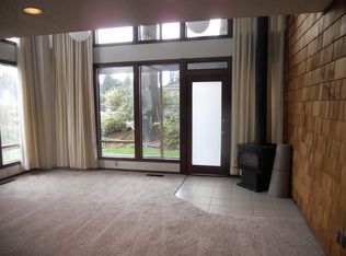 Bright & Stylish 2-Bedroom Townhouse in Well-Maintained 4-Plex Community, Everett, WA 98203