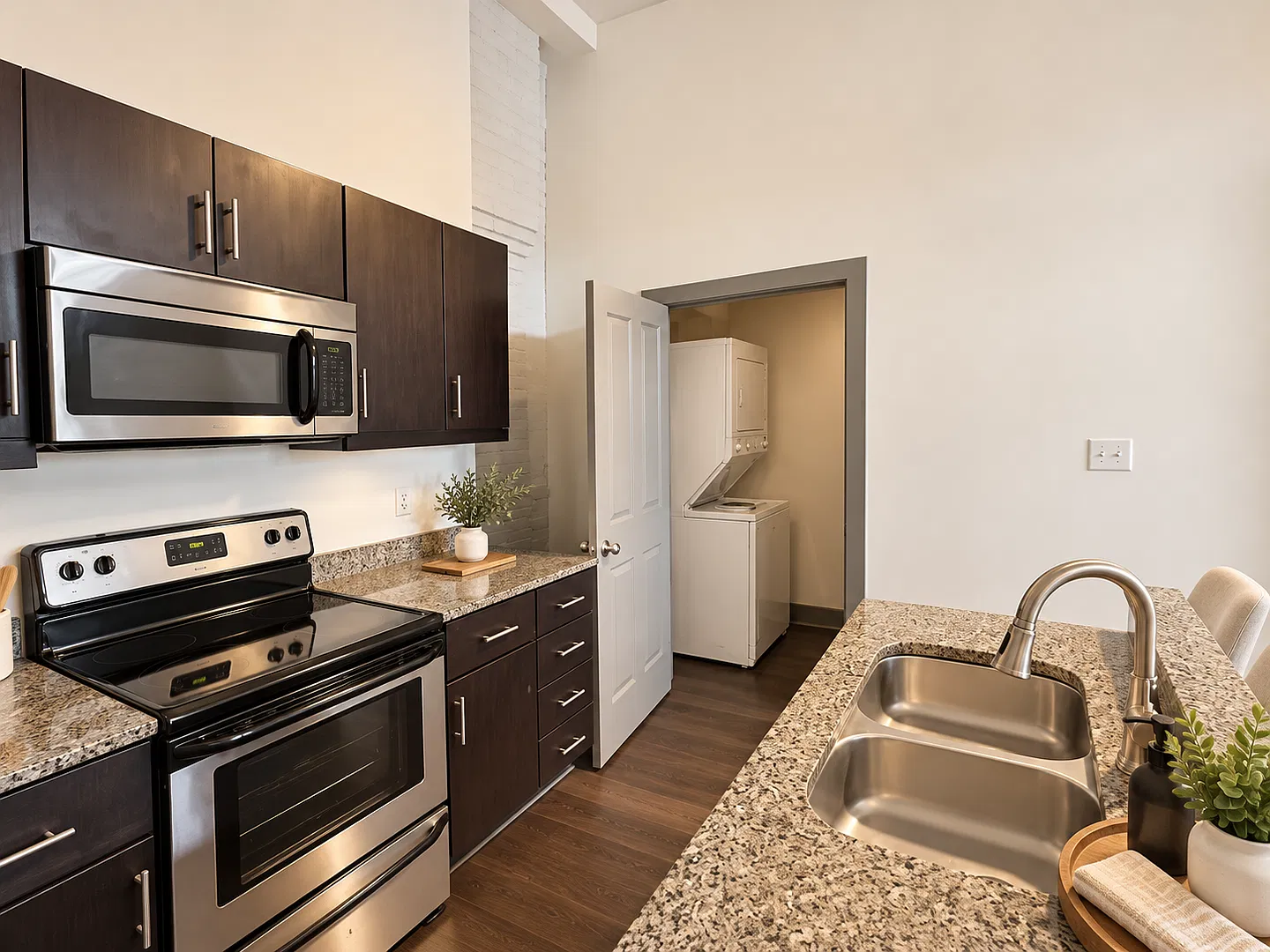 1100 Hull Street Apartments — Photo 3