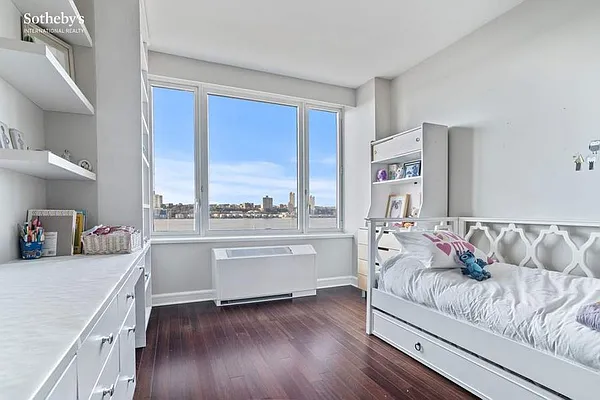 Sold by Sotheby's International Realty | media 9