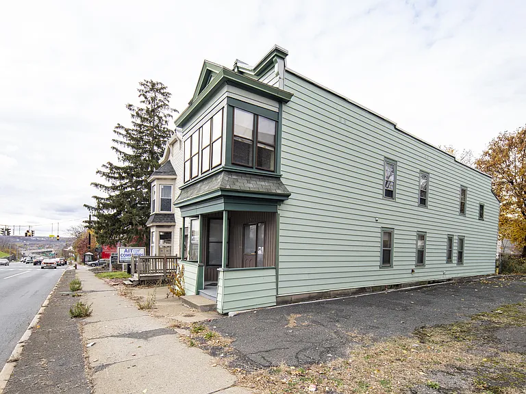 159 Hoosick St #1R — Photo 32