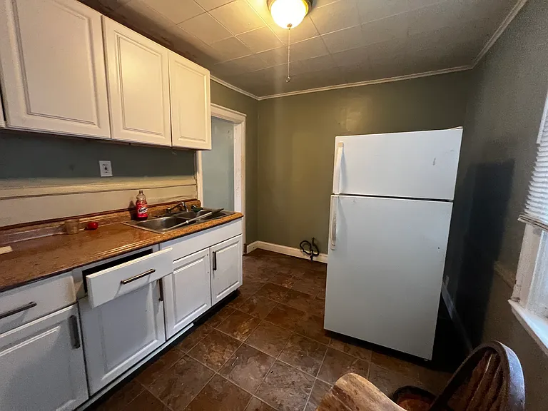 96 Arnold Pl #2 — Photo 4