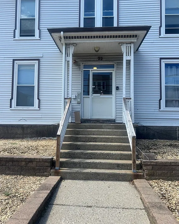 99 Laighton St #2