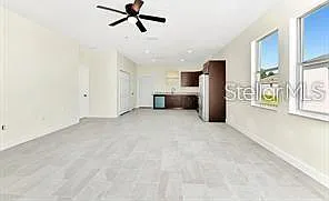 285 N Kentucky Ave — Photo 4