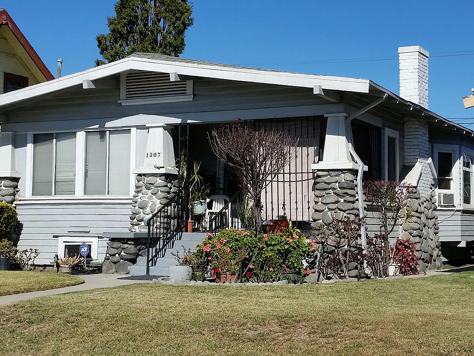 1st image of 1307 W 70th St