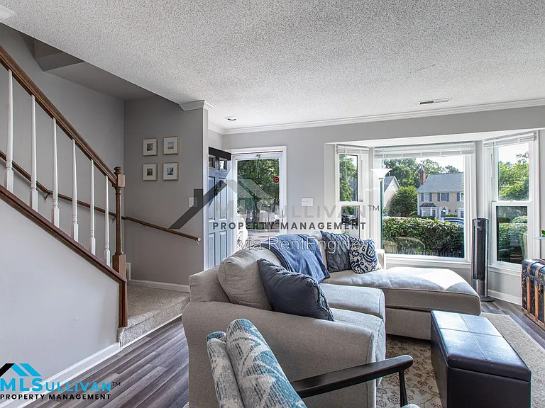 208 Standish Dr — Photo 7