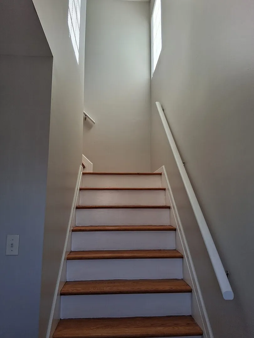 Beautiful and Elegant 3 Bedroom Apartment in the heart of Roosevelt — Photo 2
