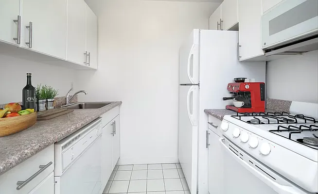 Rented by REAL New York | media 17