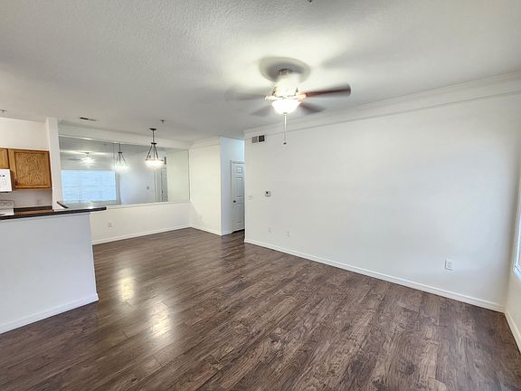 Living/dining combo