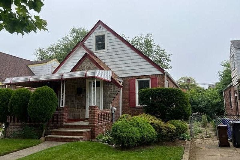 2nd image of 11839 223rd St