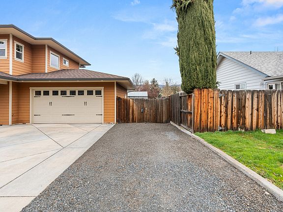 5th image of 1401 Lithia Way