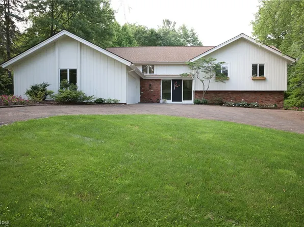 260 Applebrook Dr, Chagrin Falls, OH 44022