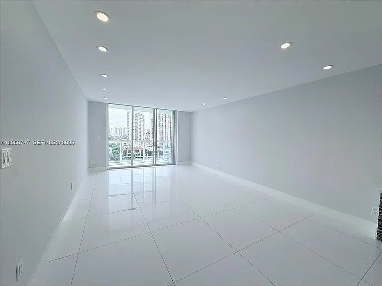 19390 Collins Ave #907 — Photo 5