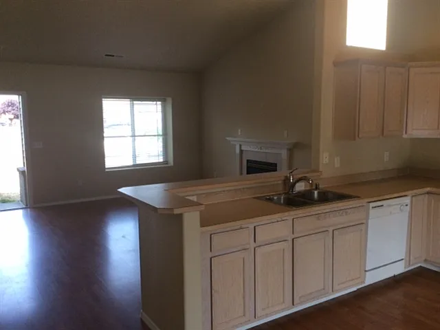6617 NE 166th Ave — Photo 3