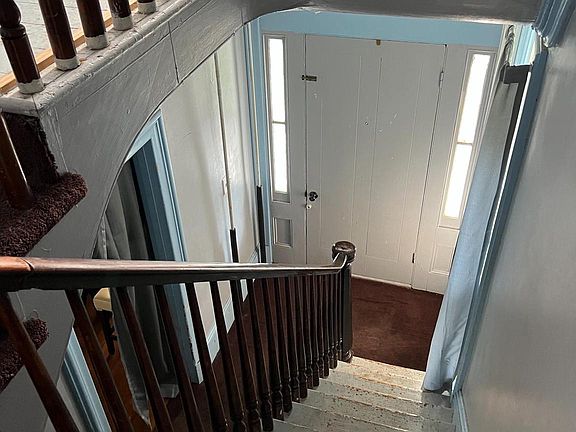 4th image of 46 Walnut St