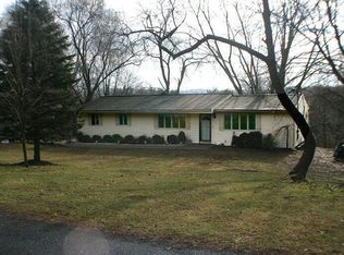 4 Hemlock Rd, Clinton, NJ 08809