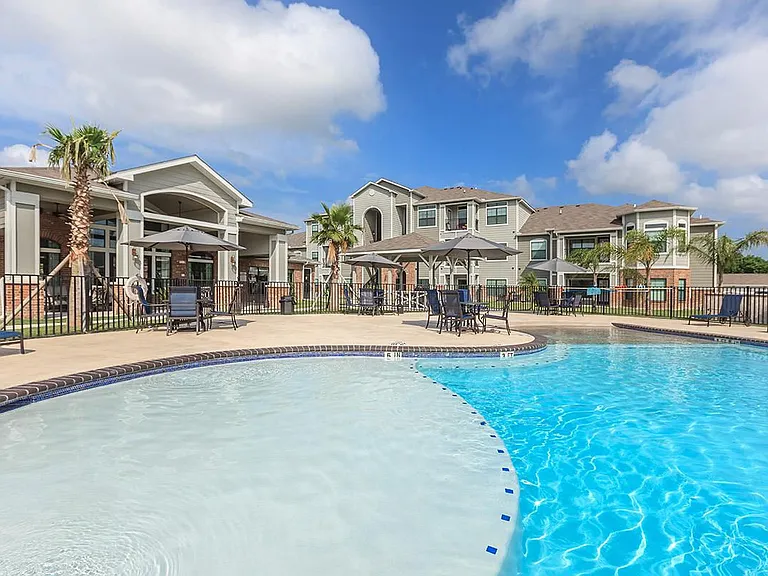 The Colony Luxury Apartments — Photo 5