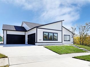 3809 Westgate Pkwy, Clive, IA 50325