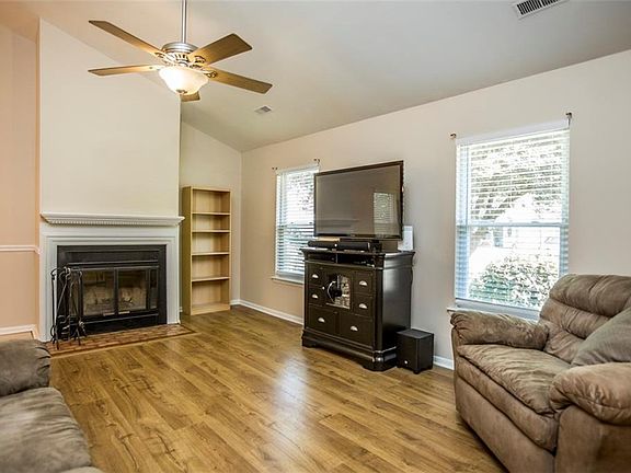 3rd image of 18 Mellon St