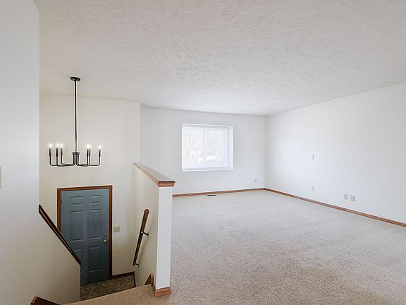 3rd image of 3201 Sequoia Dr