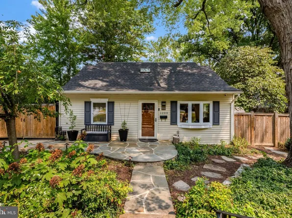3200 Burgundy Rd, Alexandria, VA 22303
