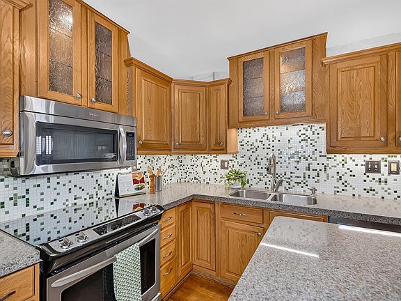 2nd image of 104 Grand Ave #104