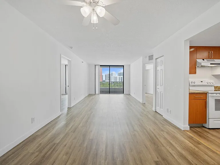 3300 NE 192nd St #915 — Photo 17