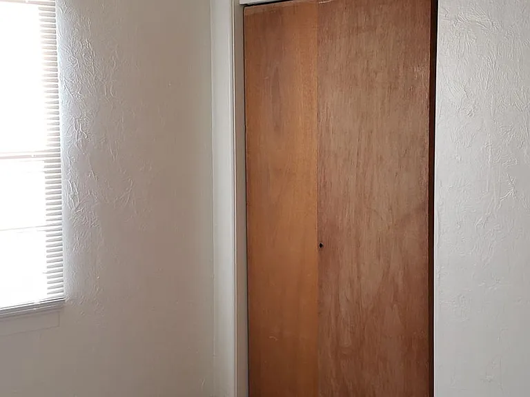 1014-1016 E. Columbia Street — Photo 17