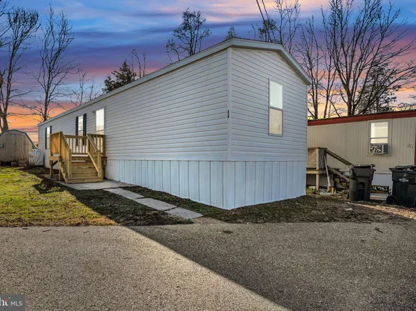 24 Mobile Dr, Thomasville, PA 17364