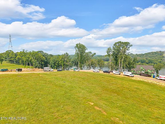 4th image of 433 Firefly Dr