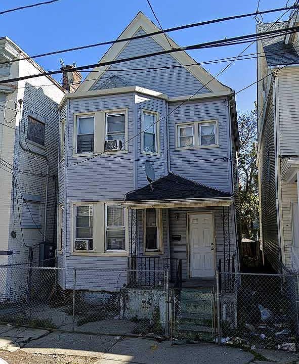 2nd image of 53 N 6th St