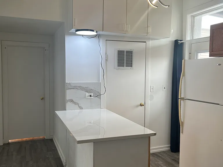 3215 W Beach Ave #2 — Photo 1