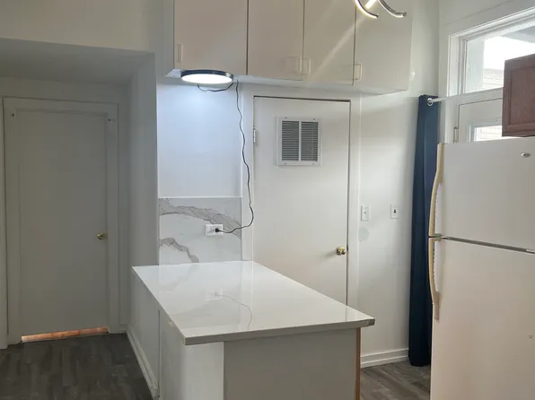 3215 W Beach Ave, Chicago, IL