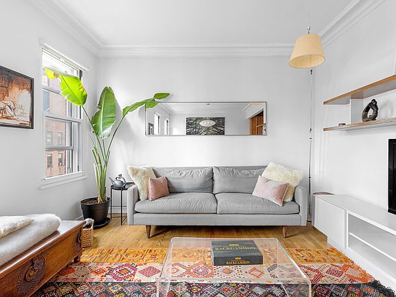 3rd image of 345 E 61st St #5F