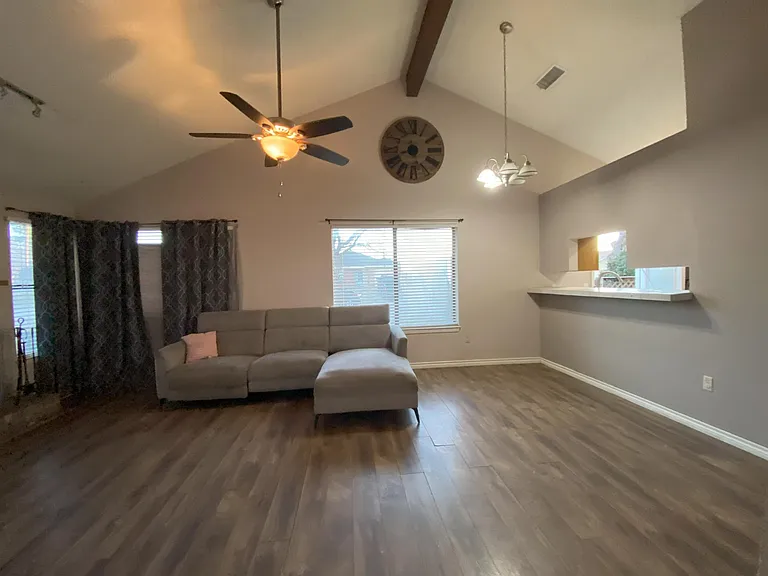 8026 Bonnie Cir — Photo 2