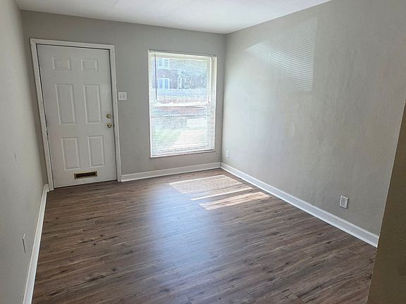 4th image of 735 Syracuse Ave