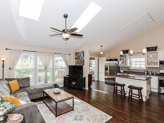 4th image of 1167 Lexington Ln