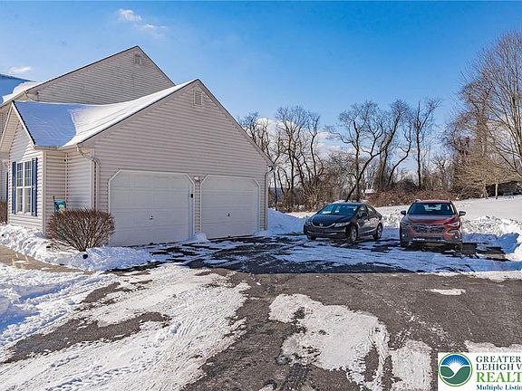 3rd image of 35 Ridgeview Dr