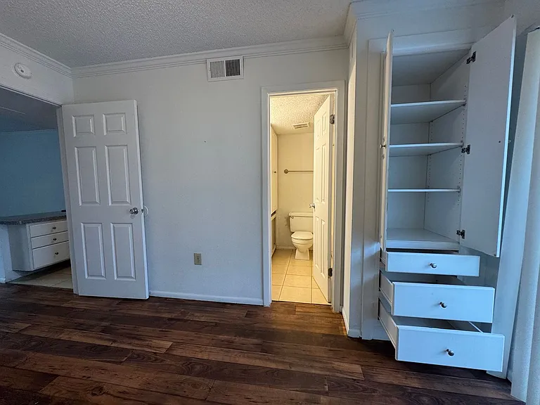 139 Oyster Bay Cir #130 — Photo 13