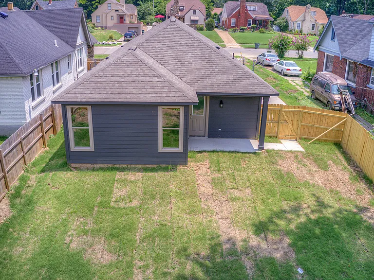 909 N Avalon St — Photo 16