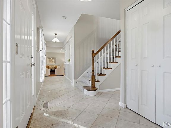 3rd image of 14300 Markham Ln