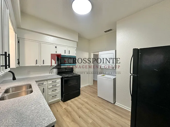 403 E Noble St #403 — Photo 7