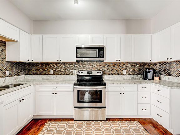 3rd image of 601 Common St